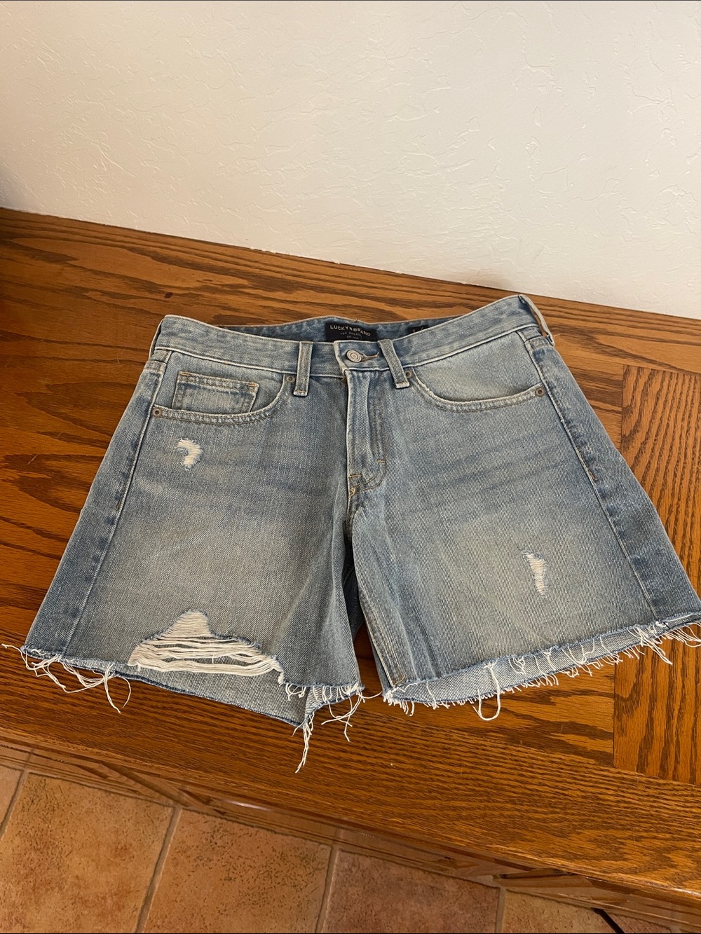 Lucky Brand Light Blue Distressed Denim Boyfriend  Shorts size 26/2